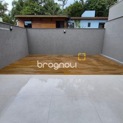 Casa com 145m², 3 quartos (sendo 1 suíte), 2 garagens, no bairro Centro em Florianópolis