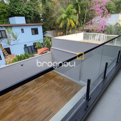 Casa com 145m², 3 quartos (sendo 1 suíte), 2 garagens, no bairro Centro em Florianópolis
