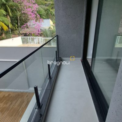 Casa com 145m², 3 quartos (sendo 1 suíte), 2 garagens, no bairro Centro em Florianópolis