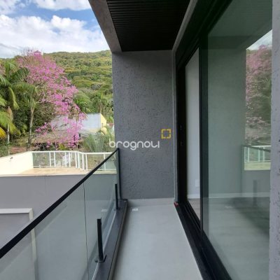 Casa com 145m², 3 quartos (sendo 1 suíte), 2 garagens, no bairro Centro em Florianópolis