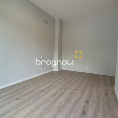 Casa com 145m², 3 quartos (sendo 1 suíte), 2 garagens, no bairro Centro em Florianópolis