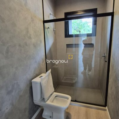 Casa com 145m², 3 quartos (sendo 1 suíte), 2 garagens, no bairro Centro em Florianópolis