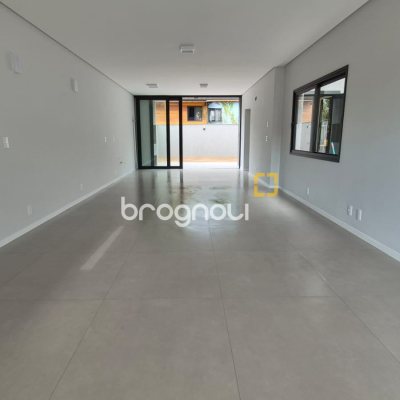 Casa com 145m², 3 quartos (sendo 1 suíte), 2 garagens, no bairro Centro em Florianópolis