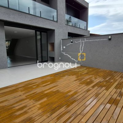 Casa com 145m², 3 quartos (sendo 1 suíte), 2 garagens, no bairro Centro em Florianópolis