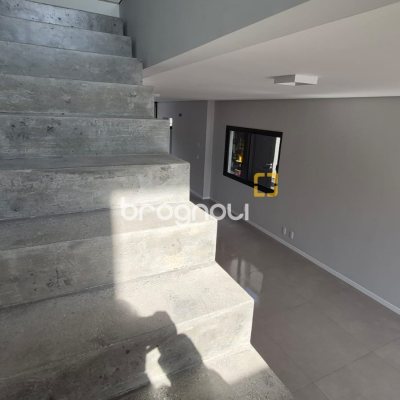 Casa com 145m², 3 quartos (sendo 1 suíte), 2 garagens, no bairro Centro em Florianópolis