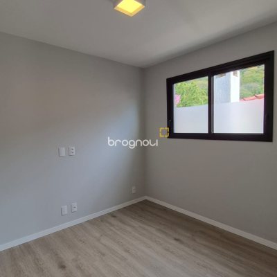 Casa com 145m², 3 quartos (sendo 1 suíte), 2 garagens, no bairro Centro em Florianópolis