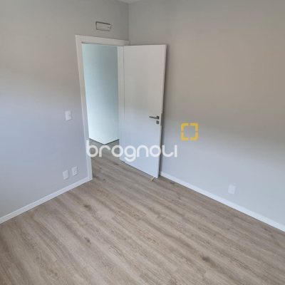 Casa com 145m², 3 quartos (sendo 1 suíte), 2 garagens, no bairro Centro em Florianópolis