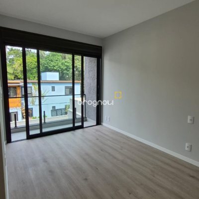 Casa com 145m², 3 quartos (sendo 1 suíte), 2 garagens, no bairro Centro em Florianópolis