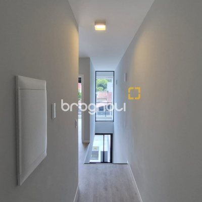 Casa com 145m², 3 quartos (sendo 1 suíte), 2 garagens, no bairro Centro em Florianópolis
