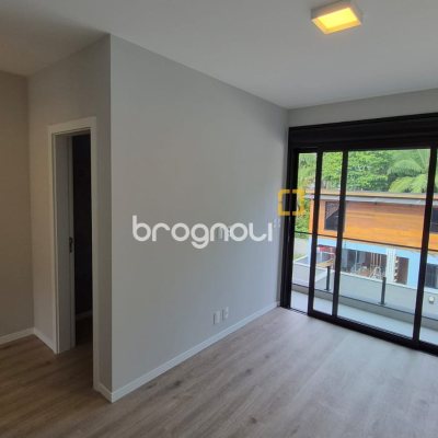 Casa com 145m², 3 quartos (sendo 1 suíte), 2 garagens, no bairro Centro em Florianópolis