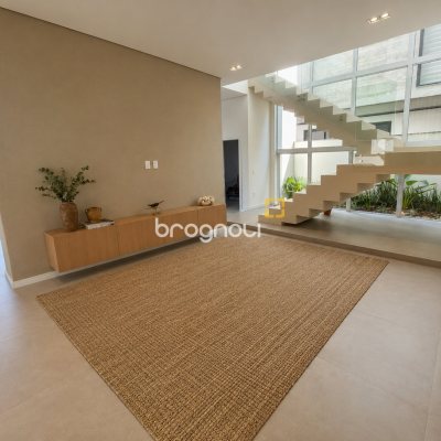 Casa de Condomínio com 278m², 3 quartos (sendo 3 suítes), 2 garagens, no bairro Canasvieiras em Florianópolis