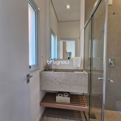 Casa de Condomínio com 278m², 3 quartos (sendo 3 suítes), 2 garagens, no bairro Canasvieiras em Florianópolis