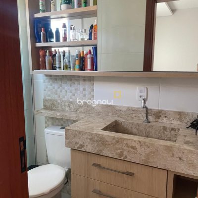 Apartamento com 55m², 2 quartos (sendo 1 suíte), 1 garagem, no bairro Cachoeira do Bom Jesus em Florianópolis