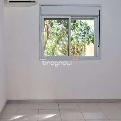 Casa com 257m², 4 quartos (sendo 1 suíte), 4 garagens, no bairro Rio Tavares em Florianópolis