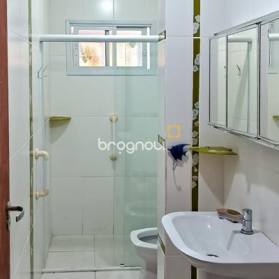 Casa com 257m², 4 quartos (sendo 1 suíte), 4 garagens, no bairro Rio Tavares em Florianópolis