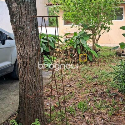 Casa com 257m², 4 quartos (sendo 1 suíte), 4 garagens, no bairro Rio Tavares em Florianópolis