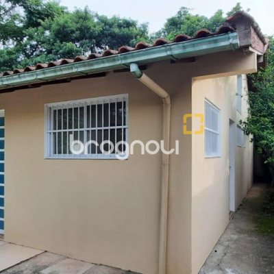 Casa com 257m², 4 quartos (sendo 1 suíte), 4 garagens, no bairro Rio Tavares em Florianópolis