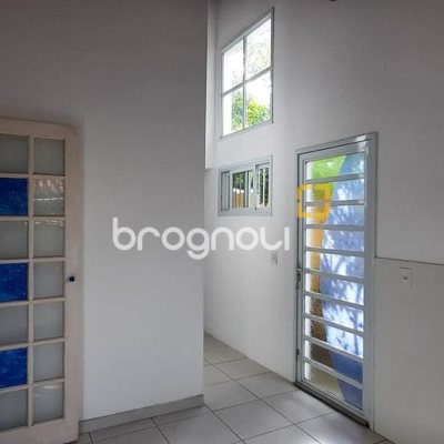 Casa com 257m², 4 quartos (sendo 1 suíte), 4 garagens, no bairro Rio Tavares em Florianópolis