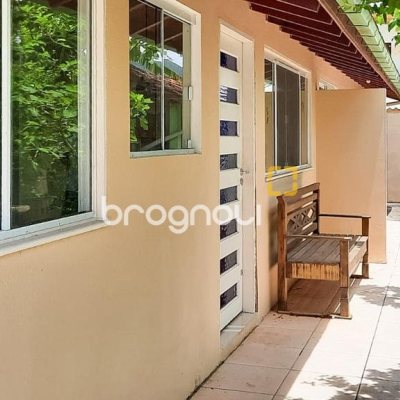 Casa com 257m², 4 quartos (sendo 1 suíte), 4 garagens, no bairro Rio Tavares em Florianópolis