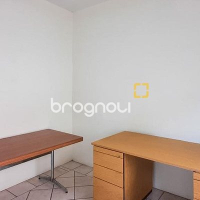 Casa com 257m², 4 quartos (sendo 1 suíte), 4 garagens, no bairro Rio Tavares em Florianópolis