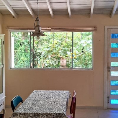 Casa com 257m², 4 quartos (sendo 1 suíte), 4 garagens, no bairro Rio Tavares em Florianópolis