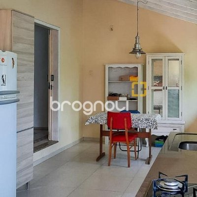 Casa com 257m², 4 quartos (sendo 1 suíte), 4 garagens, no bairro Rio Tavares em Florianópolis