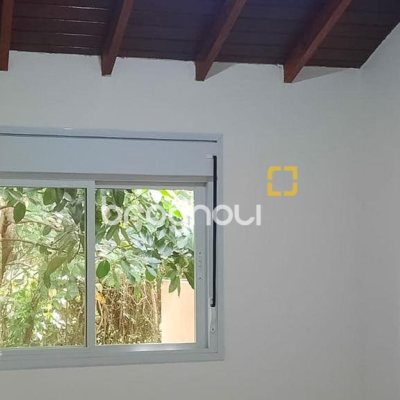 Casa com 257m², 4 quartos (sendo 1 suíte), 4 garagens, no bairro Rio Tavares em Florianópolis