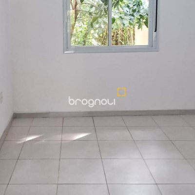 Casa com 257m², 4 quartos (sendo 1 suíte), 4 garagens, no bairro Rio Tavares em Florianópolis