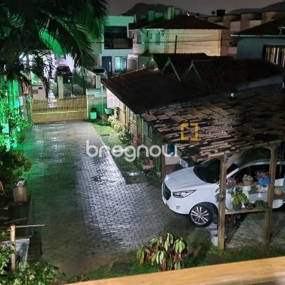 Pousada / Hotel com 160m², 9 quartos, 6 garagens, no bairro Ingleses em Florianópolis