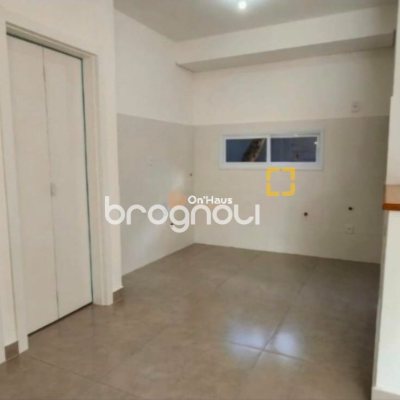 Casa com 161m², 3 quartos (sendo 1 suíte), 2 garagens, no bairro Lagoa da Conceição em Florianópolis
