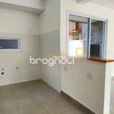 Casa com 161m², 3 quartos (sendo 1 suíte), 2 garagens, no bairro Lagoa da Conceição em Florianópolis