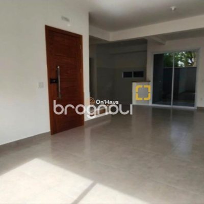 Casa com 161m², 3 quartos (sendo 1 suíte), 2 garagens, no bairro Lagoa da Conceição em Florianópolis