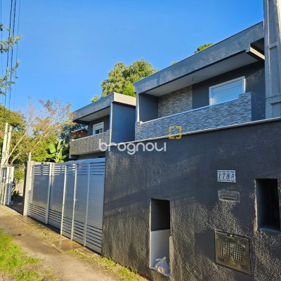 Casa com 161m², 3 quartos (sendo 1 suíte), 2 garagens, no bairro Lagoa da Conceição em Florianópolis