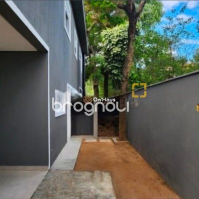 Casa com 161m², 3 quartos (sendo 1 suíte), 2 garagens, no bairro Lagoa da Conceição em Florianópolis