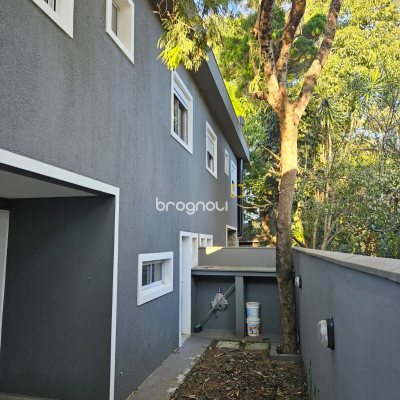 Casa com 161m², 3 quartos (sendo 1 suíte), 2 garagens, no bairro Lagoa da Conceição em Florianópolis