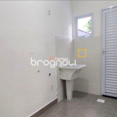 Casa com 161m², 3 quartos (sendo 1 suíte), 2 garagens, no bairro Lagoa da Conceição em Florianópolis
