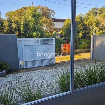 Casa com 161m², 3 quartos (sendo 1 suíte), 2 garagens, no bairro Lagoa da Conceição em Florianópolis