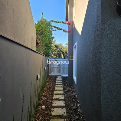 Casa com 161m², 3 quartos (sendo 1 suíte), 2 garagens, no bairro Lagoa da Conceição em Florianópolis