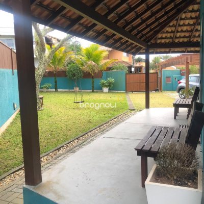 Casa com 220m², 3 quartos (sendo 1 suíte), 4 garagens, no bairro Rio Vermelho em Florianópolis