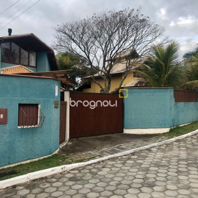 Casa com 220m², 3 quartos (sendo 1 suíte), 4 garagens, no bairro Rio Vermelho em Florianópolis