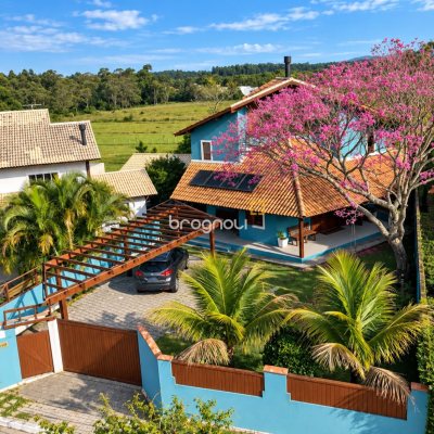 Casa com 220m², 3 quartos (sendo 1 suíte), 4 garagens, no bairro Rio Vermelho em Florianópolis
