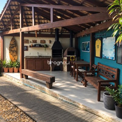 Casa com 220m², 3 quartos (sendo 1 suíte), 4 garagens, no bairro Rio Vermelho em Florianópolis