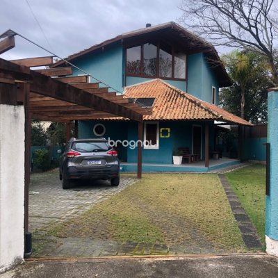 Casa com 220m², 3 quartos (sendo 1 suíte), 4 garagens, no bairro Rio Vermelho em Florianópolis