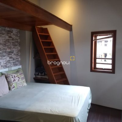Casa com 220m², 3 quartos (sendo 1 suíte), 4 garagens, no bairro Rio Vermelho em Florianópolis