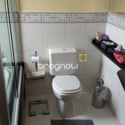 Casa com 220m², 3 quartos (sendo 1 suíte), 4 garagens, no bairro Rio Vermelho em Florianópolis