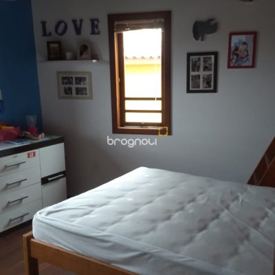 Casa com 220m², 3 quartos (sendo 1 suíte), 4 garagens, no bairro Rio Vermelho em Florianópolis