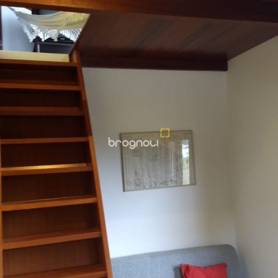 Casa com 220m², 3 quartos (sendo 1 suíte), 4 garagens, no bairro Rio Vermelho em Florianópolis