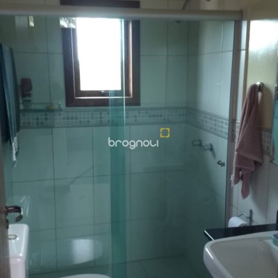 Casa com 220m², 3 quartos (sendo 1 suíte), 4 garagens, no bairro Rio Vermelho em Florianópolis