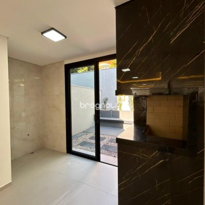 Casa com 130m², 3 quartos (sendo 1 suíte), 2 garagens, no bairro Ingleses em Florianópolis