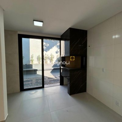 Casa com 130m², 3 quartos (sendo 1 suíte), 2 garagens, no bairro Ingleses em Florianópolis